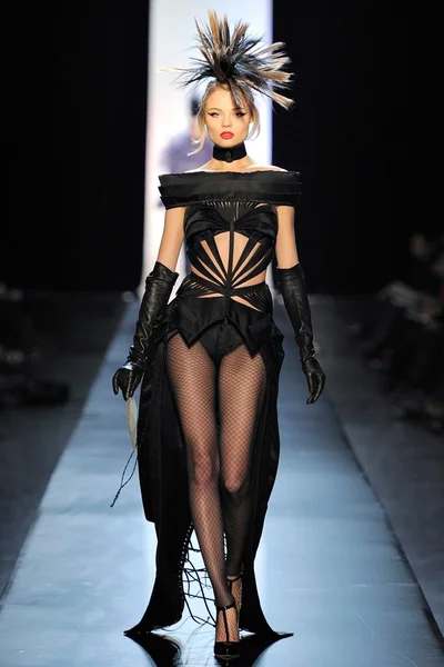 Look 32